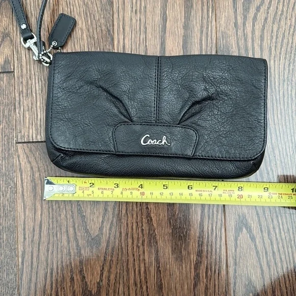 Vintage Coach Pleated Leather Wristlet - Picture 7 of 8